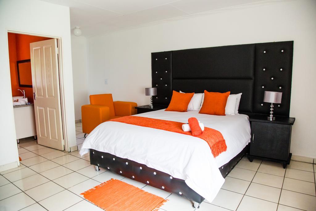 Lapologa Bed & Breakfast Тзанеен Номер фото