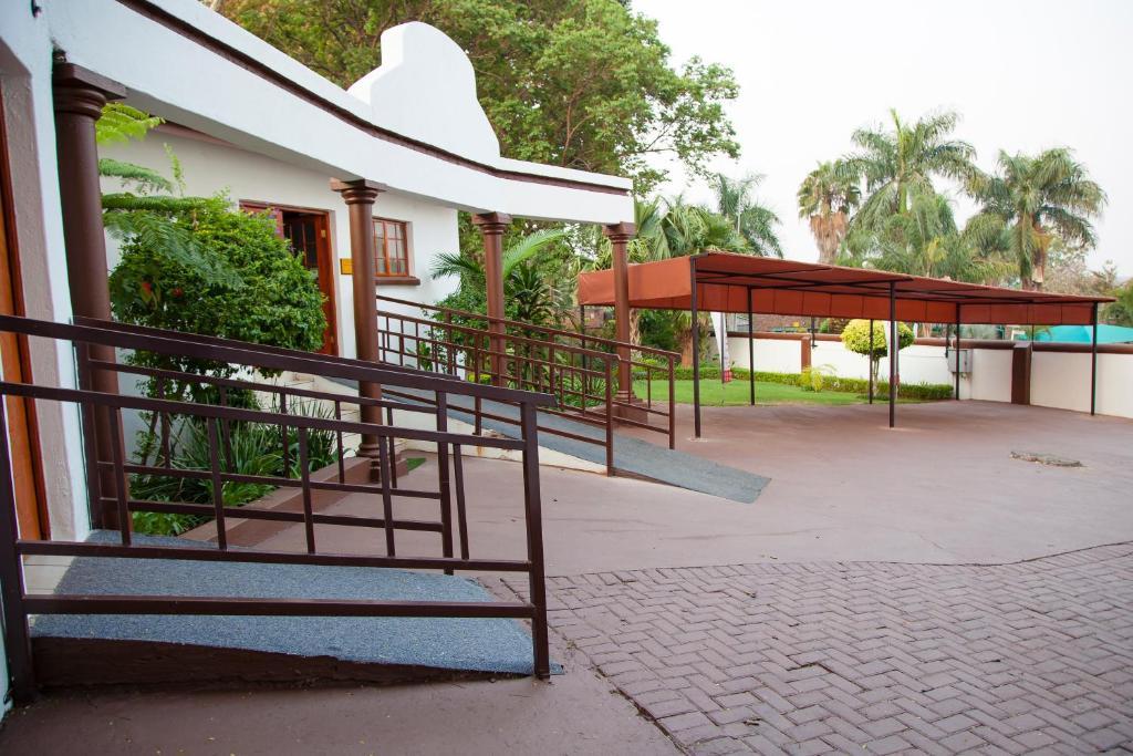 Lapologa Bed & Breakfast Тзанеен Номер фото