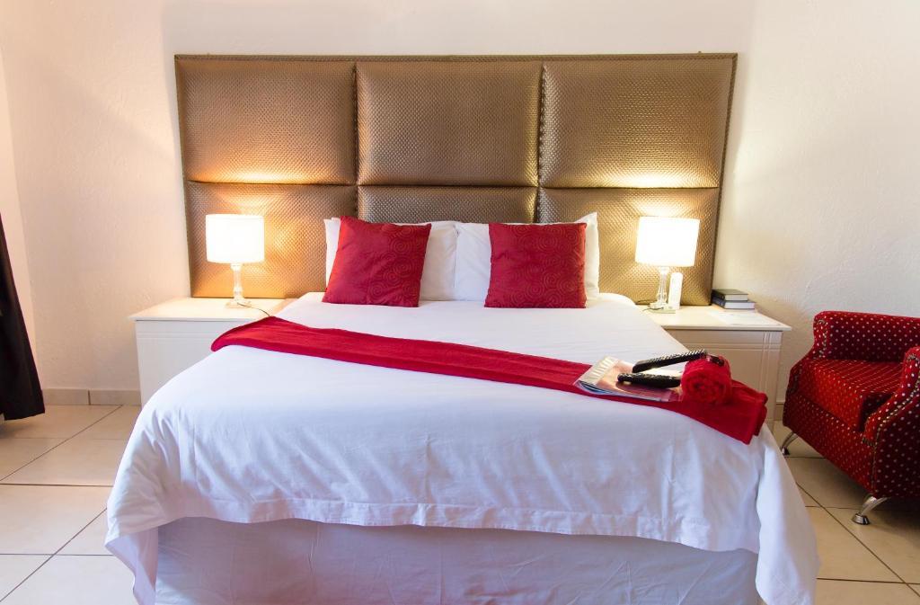 Lapologa Bed & Breakfast Тзанеен Номер фото